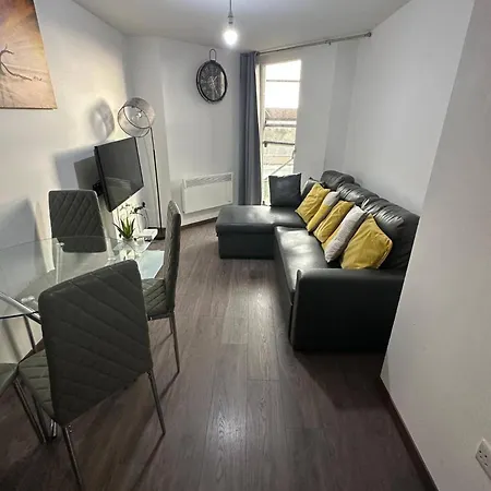 1br-sleeps4-parking-closetocentre
